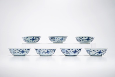 Zeven Chinese blauwwitte kommen met feniksen, Ming