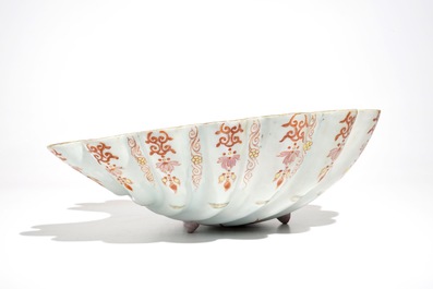 A Chinese famille rose shell-shaped basin, Qianlong