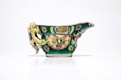 Een Chinese famille verte libation cup, Kangxi
