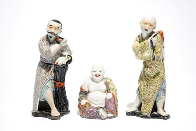 Three Chinese famille rose figures, three wall vases and four cylindrical boxes, 19/20th C.