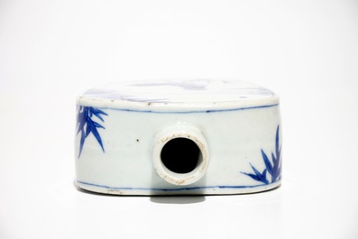 A Chinese blue and white tea caddy with roosters, Transitional period