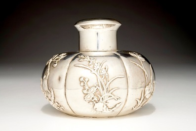 A Chinese silver tea caddy and an openworked dragon tazza, 19/20th C.