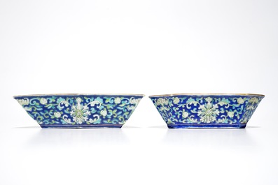 Un service &agrave; mendiants en porcelaine de Chine polychrome &agrave; fond bleu, 19&egrave;me