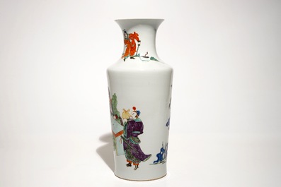 A Chinese famille rose Yongzheng-style rouleau vase, 19th C.