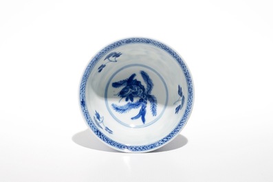 Eight Chinese blue and white cups and eleven saucers with fish, Kangxi