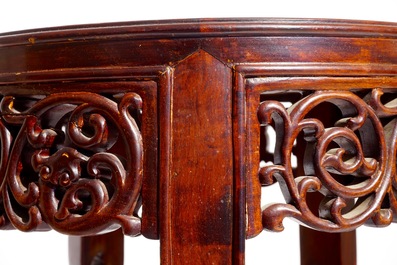 Deux socles en bois sculpt&eacute;, Chine, 20&egrave;me