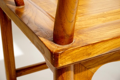 Two Chinese elm yoke-back chairs, 19/20th C.