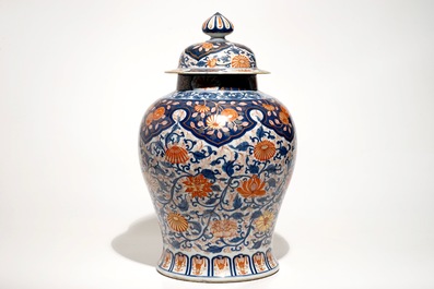A large Chinese Imari style baluster jar and cover, 18/19th C.