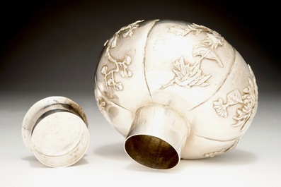 A Chinese silver tea caddy and an openworked dragon tazza, 19/20th C.