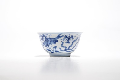 Eight Chinese blue and white cups and eleven saucers with fish, Kangxi