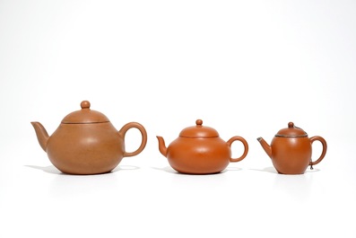Drie Chinese Yixing theepotten voor de Thaise markt, 19e eeuw