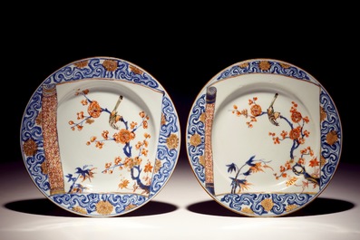 A Chinese verte-Imari charger, two dishes and seventeen plates, Kangxi/Yongzheng