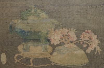 Quatre tableaux encadr&eacute;s aux antiquit&eacute;s et fleurs, Chine, 19&egrave;me