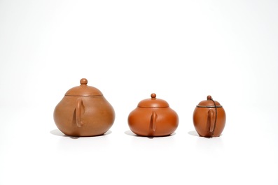 Drie Chinese Yixing theepotten voor de Thaise markt, 19e eeuw