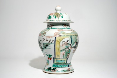 Un vase couvert de style Kangxi en porcelaine de Chine famille verte, 19/20&egrave;me