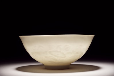 A Chinese monochrome white eggshell anhua bowl with applied design, Yongzheng mark, 19/20th C.
