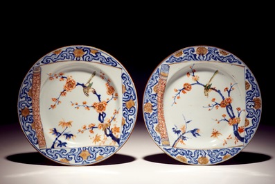 A Chinese verte-Imari charger, two dishes and seventeen plates, Kangxi/Yongzheng