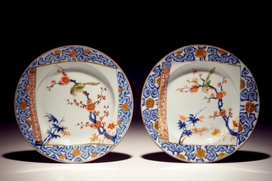 A Chinese verte-Imari charger, two dishes and seventeen plates, Kangxi/Yongzheng