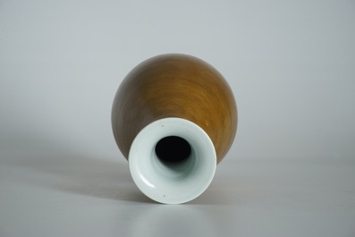 A Chinese teadust-glazed yuhuchunping vase, Kangxi