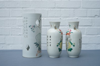 A Chinese famille rose rooster dish, a pair of vases and a qianjiang cai hat stand, 19/20th C.