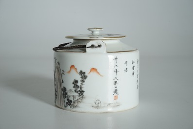 A Chinese qianjiang cai teapot and cover, Tongzhi mark, 19/20th C.