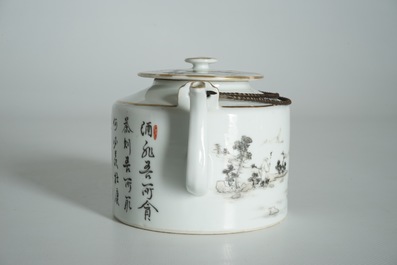 A Chinese qianjiang cai teapot and cover, Tongzhi mark, 19/20th C.