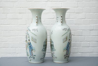 Une paire de grands vases en porcelaine de Chine famille rose, 19/20&egrave;me