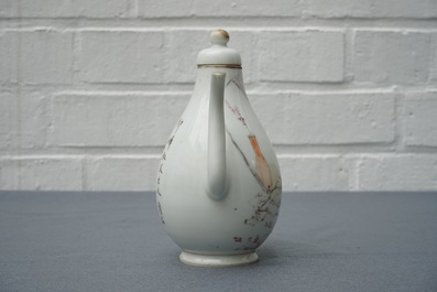 Une verseuse en porcelaine de Chine qianjiang cai, 19&egrave;me
