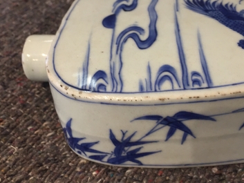 A Chinese blue and white tea caddy with roosters, Transitional period