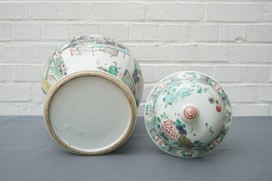 Un vase couvert de style Kangxi en porcelaine de Chine famille verte, 19/20&egrave;me