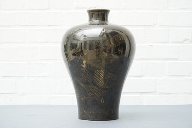 A Chinese black-glazed meiping vase with gilt dragon design, Qianlong mark, 19th C.