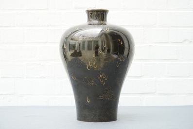 A Chinese black-glazed meiping vase with gilt dragon design, Qianlong mark, 19th C.