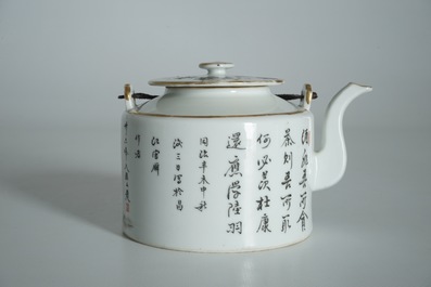 A Chinese qianjiang cai teapot and cover, Tongzhi mark, 19/20th C.