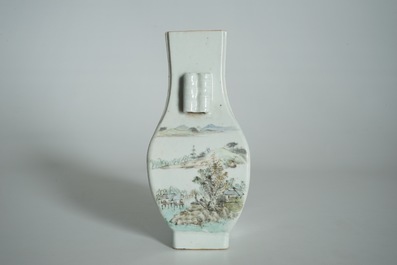 Een Chinese qianjiang cai fanghu vaas, 19/20e eeuw