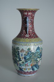 Een grote Chinese famille rose vaas, Qianlong merk, 19/20e eeuw