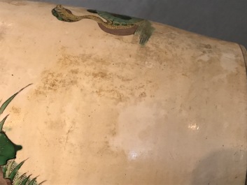 Deux vases en porcelaine de Chine famille verte, 19/20&egrave;me