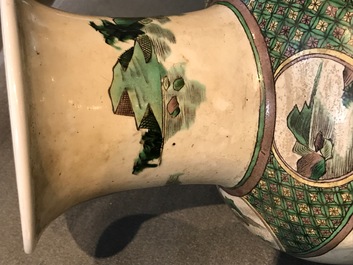 Deux vases en porcelaine de Chine famille verte, 19/20&egrave;me
