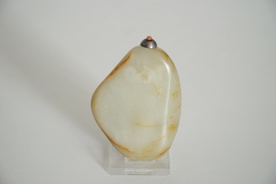 Une tabati&egrave;re en jade brune &agrave; d&eacute;cor d'un paysage, Chine, 19&egrave;me
