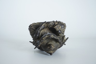Un mod&egrave;le de Guanyin assis en bronze, Chine, Ming