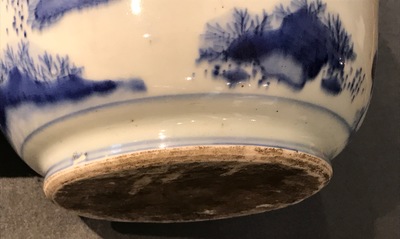 Een Chinese blauwwitte vaas met een qilin, Shunzhi, Transitie periode