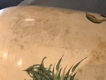 Deux vases en porcelaine de Chine famille verte, 19/20&egrave;me