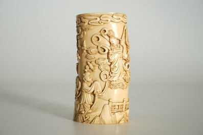 A Chinese ivory brushpot with figural design, 19th C.