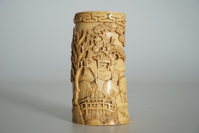 A Chinese ivory brushpot with figural design, 19th C.