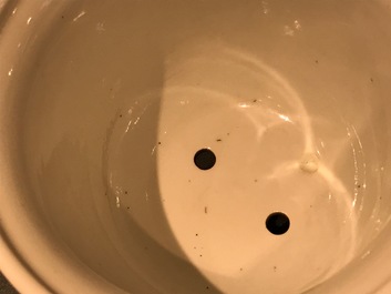 Une paire de petites jardini&egrave;res en porcelaine de Chine famille rose, d&eacute;but du 20&egrave;me