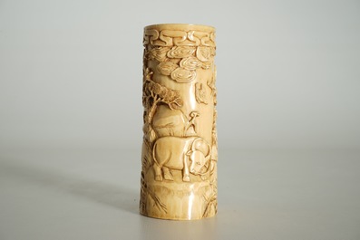 A Chinese ivory brushpot with figural design, 19th C.