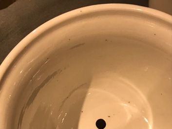 Une paire de petites jardini&egrave;res en porcelaine de Chine famille rose, d&eacute;but du 20&egrave;me