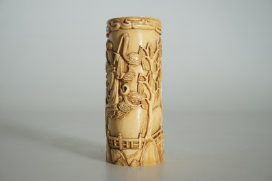 A Chinese ivory brushpot with figural design, 19th C.