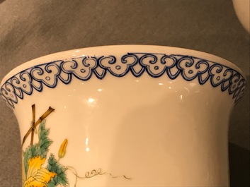 Une paire de petites jardini&egrave;res en porcelaine de Chine famille rose, d&eacute;but du 20&egrave;me