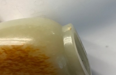 A Chinese brown jade snuff bottle, 19th C.