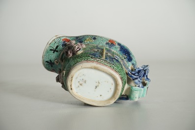 Une coupe libatoire en porcelaine de Chine famille verte, Kangxi